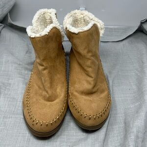 Old Navy women’s 9 Carmel colored pull on booties